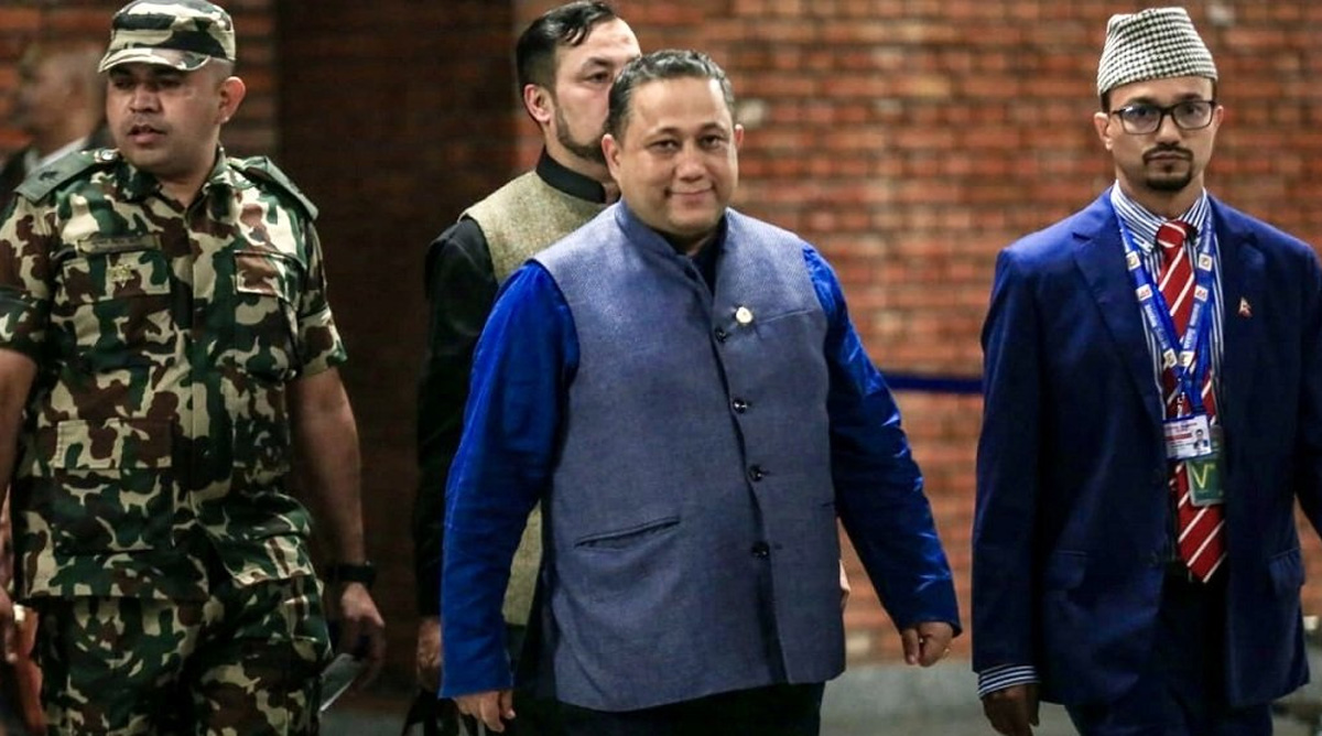 परराष्ट्रमन्त्री स्वदेश फिर्ता