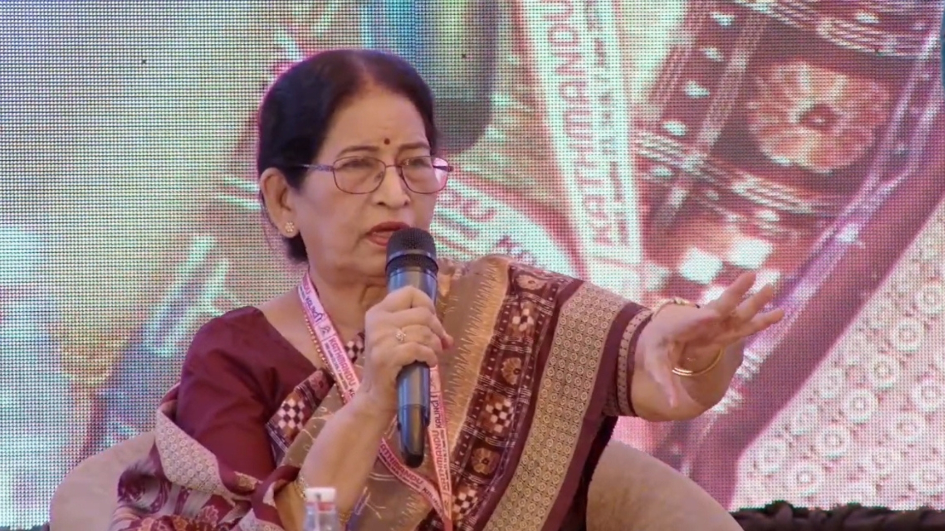 ‘सहज जीवनले लेखक बन्न सकिँदैन’