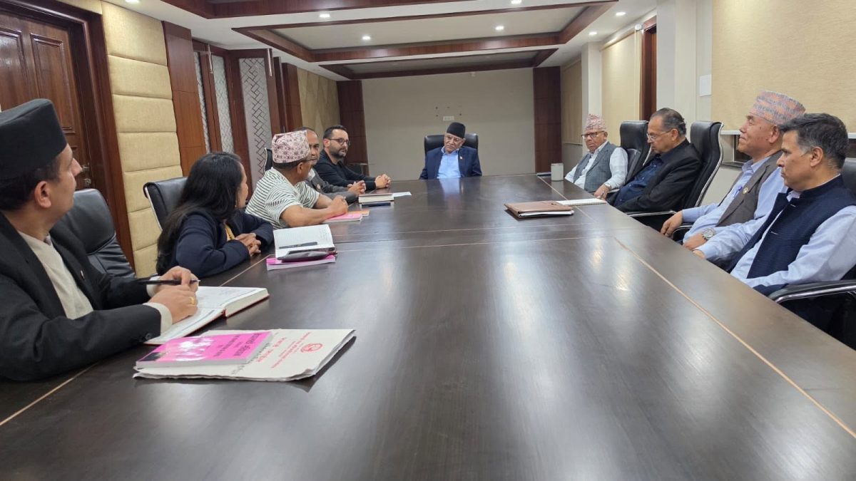 संविधान संशोधन बहस पत्र तयारी कार्यदलले गर्‍यो तीन पूर्वप्रधानमन्त्रीहरुसँग छलफल