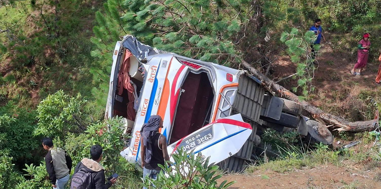 बैतडी बस दुर्घटनामा घाइतेको सङ्ख्या २० पुग्यो