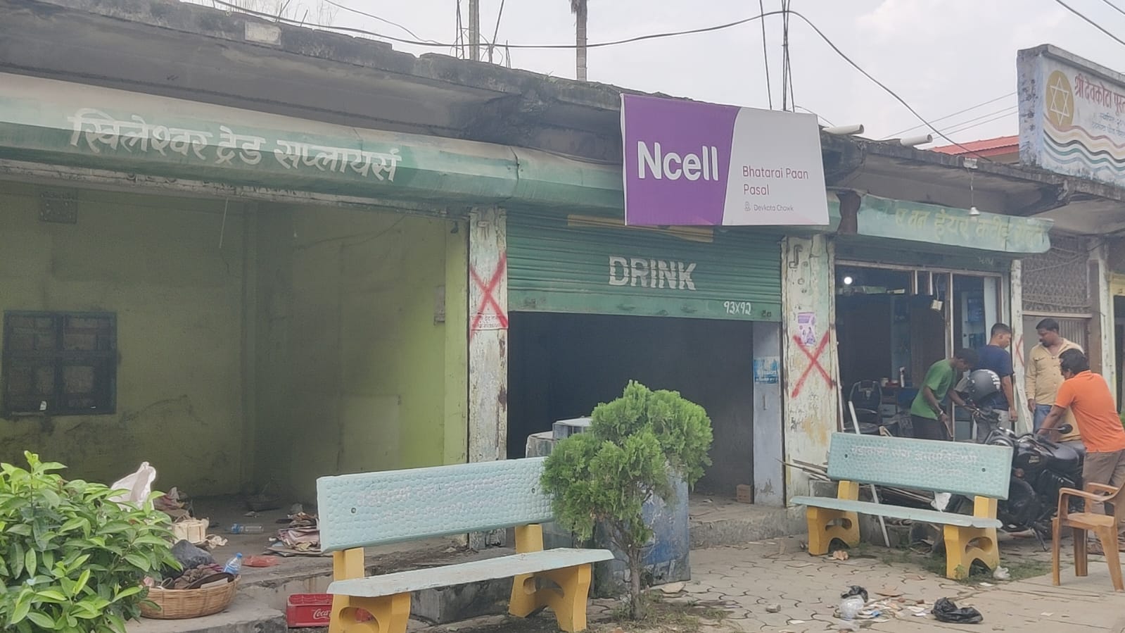 कोसी अस्पतालको सातदिने चेतावनीपछि अतिक्रमित सटर खाली गर्न व्यापारीलाई चटारो