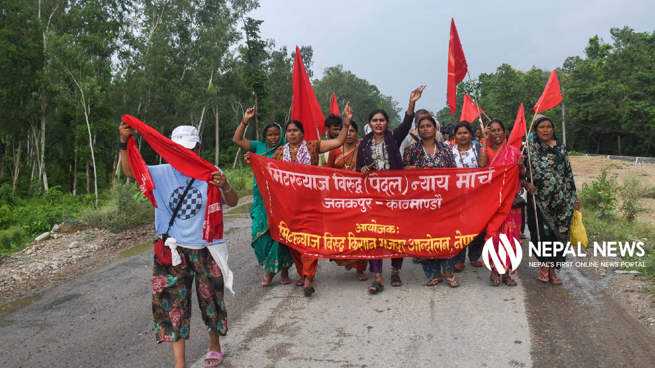 लालबन्दीबाट काठमाडौंतर्फ अघि बढ्यो मिटरब्याजविरुद्धको पैदल न्याय मार्च [फोटो फिचर]