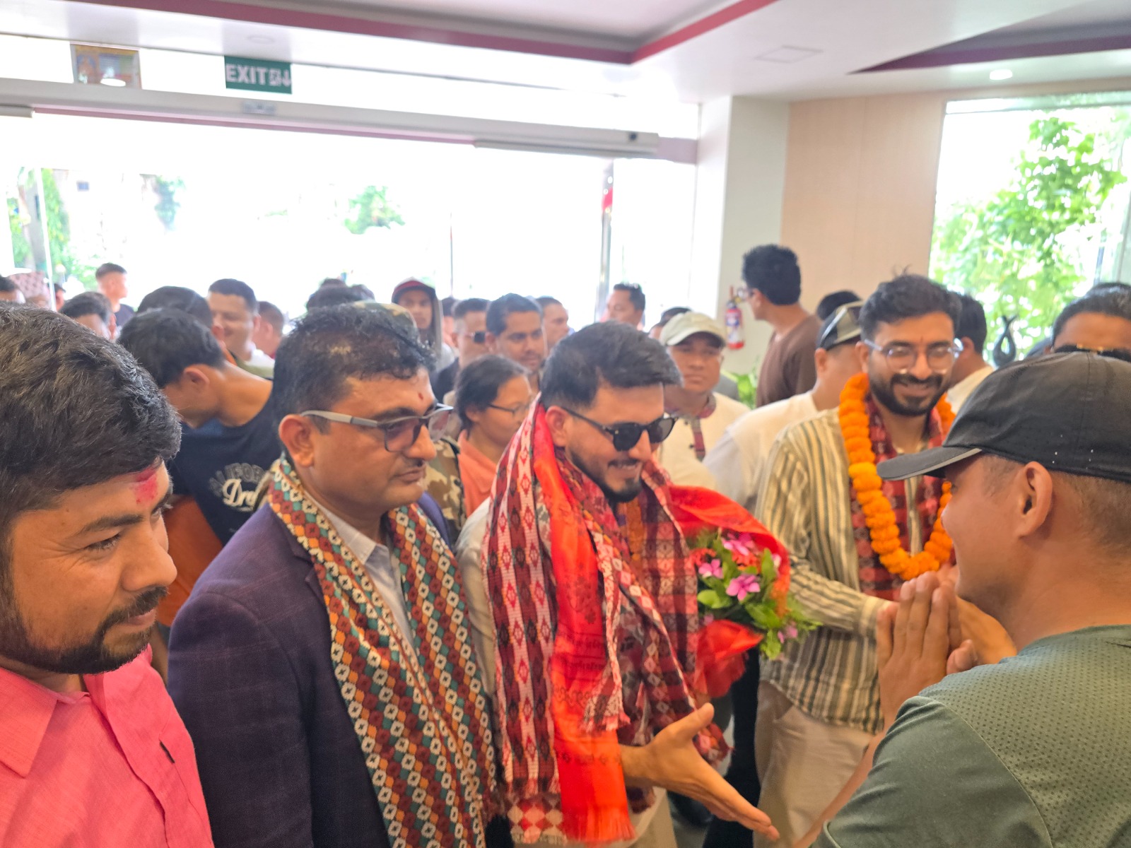 कर्णाली राजमार्गको अनुगमनमा निस्किए पूर्वाधारमन्त्री लम्साल