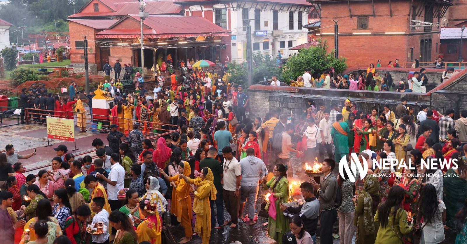 साउनको पहिलो सोमबार, पशुपतिनाथमा बिहानैदेखि दर्शनार्थीको घुइँचो