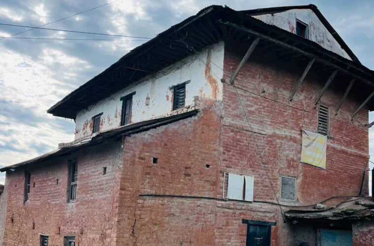‘ताल्चा लागेका घर, एक्लिएका बूढापाका’