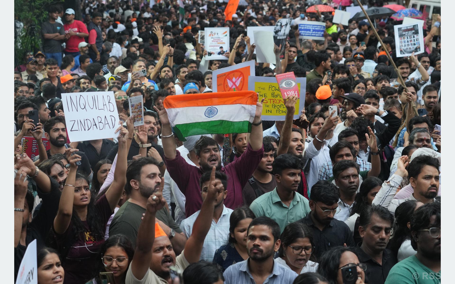 भारतमा शिक्षामन्त्रीविरुद्ध आन्दोलन जारी