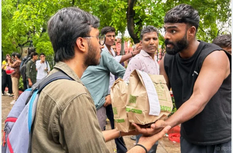 भारतमा ‘कक्रोच’ आन्दोलनले बढायो सरकारमाथिको दबाब