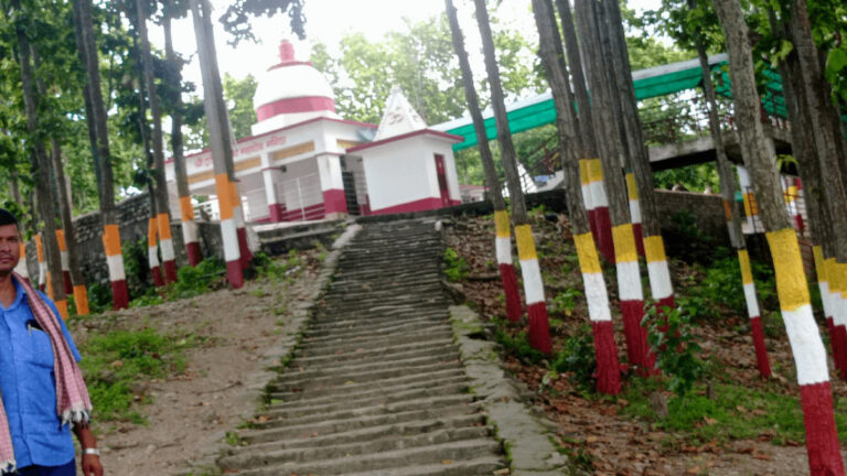 सजाइँदै टुटेश्वरनाथ मन्दिर : रङ्ग्याइँदै कैलाश