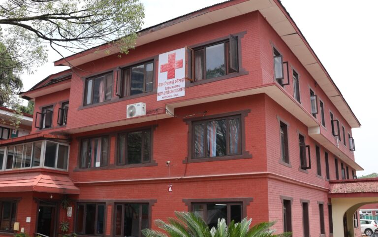 राजनीतिक दलको सदस्य लिएको व्यक्ति नेपाल रेडक्रस सोसाइटीको सदस्य वा पदाधिकारी हुन नपाउने