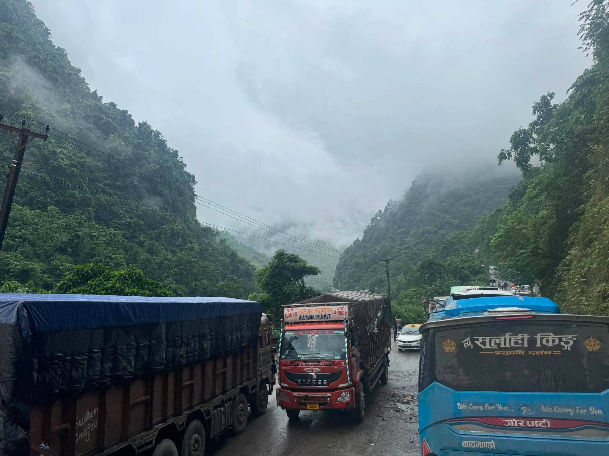 जलबिरे बस दुर्घटनापछि अवरुद्ध मुग्लिन–नारायणगढ सडक पुनः सञ्चालनमा
