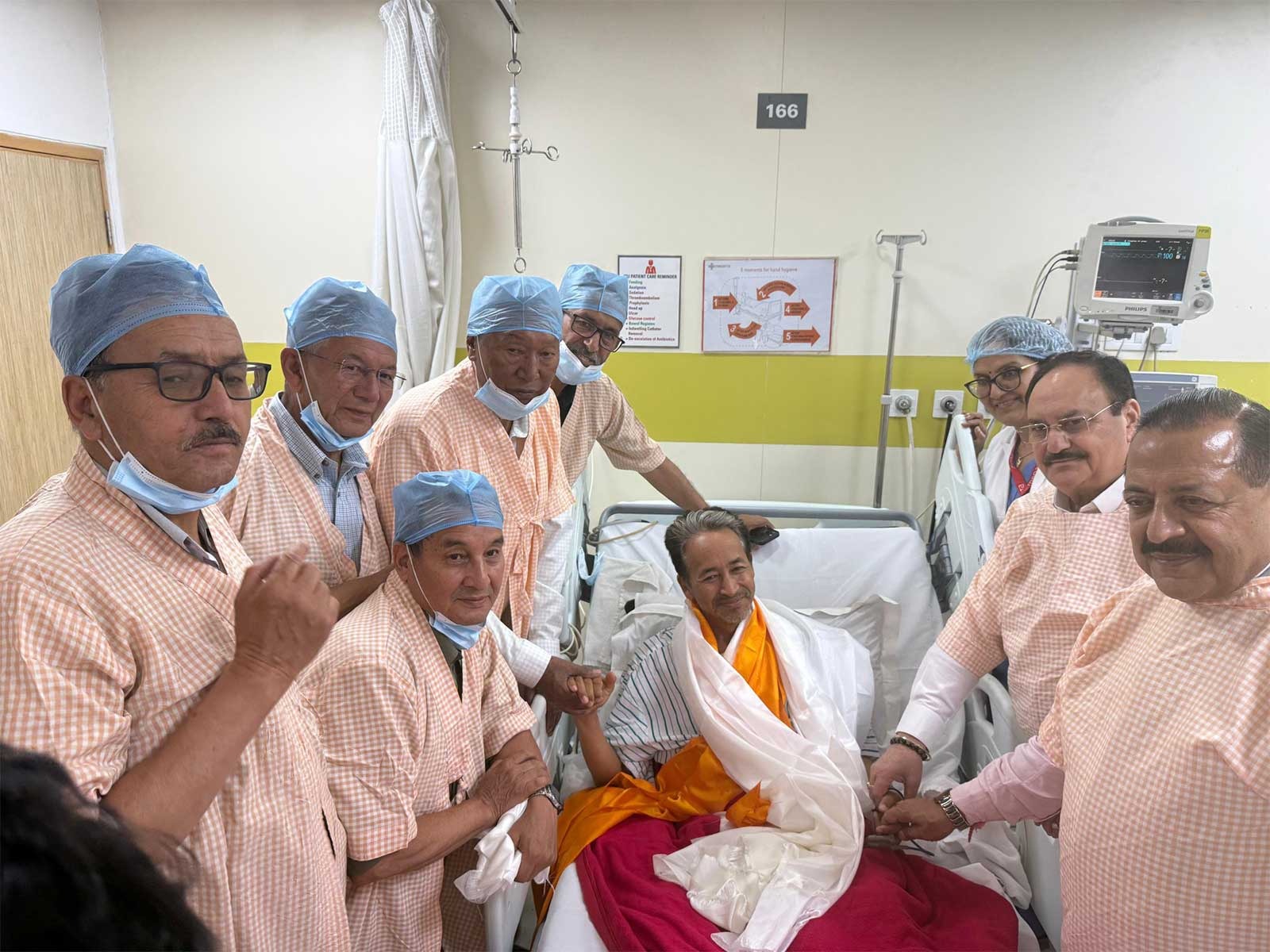 प्रश्नपत्र चुहावट प्रकरण : २६ दिनपछि भारतीय अभियन्ता सोनम वाङचुकले तोडे आमरण अनशन